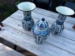 Drie vazen Delfts Blauw, Ophalen