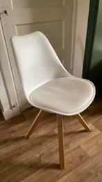 Twee witte kuipstoelen met houten onderstel Leen Bakker, Ophalen, Kunststof, Twee, Wit