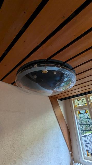 Plexiglas Koepel beschikbaar voor biedingen