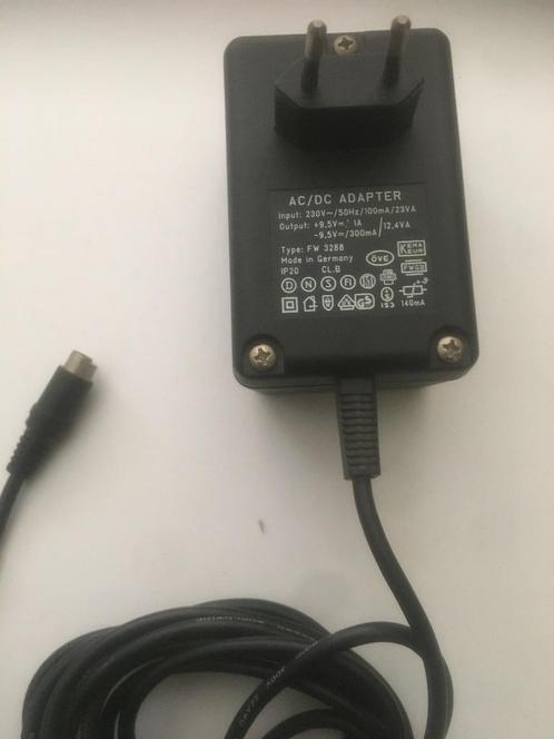 AC/DC Adapter, output +9,5V/1A of -9,5V/300mA, speciale plug, Hobby en Vrije tijd, Overige Hobby en Vrije tijd, Gebruikt, Ophalen