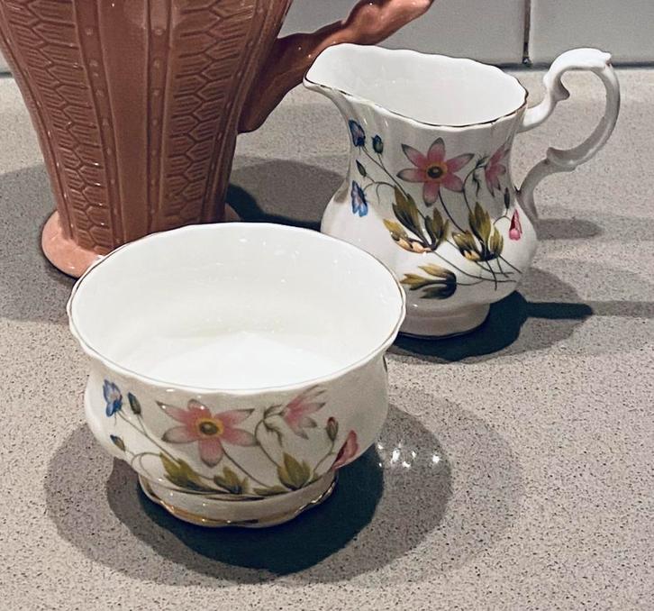 Richmond, Wild anemone suikerschaaltje en roomkannetje gaaf, Antiek en Kunst, Antiek | Servies compleet, Ophalen of Verzenden