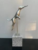 Antieke bronzen springende hond, Antiek en Kunst, Ophalen of Verzenden, Brons