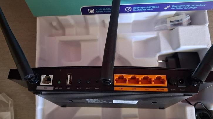 DSL/ADSL Modem-router aangeboden, Computers en Software, Routers en Modems, Zo goed als nieuw, Router met modem, Ophalen