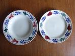 2 boerenbont borden Boch handpainted, Huis en Inrichting, Keuken | Servies, Gebruikt, Ophalen of Verzenden, Bord(en), Aardewerk