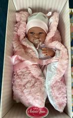 Meisjes pop van Antonio Juan, Ophalen, Zo goed als nieuw, Babypop