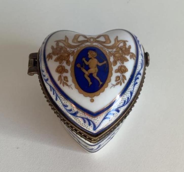 Limoges hartjes juwelendoosje voor trouwringen, Antiek en Kunst, Curiosa en Brocante, Ophalen of Verzenden