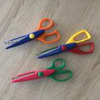 3 hobbyscharen  om ramdjes aan kaarten te knippen voor 2,50, Ophalen of Verzenden, Zo goed als nieuw, Overige thema's