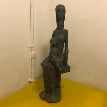Sculptuur van 'Moeder met kind' beschikbaar voor biedingen
