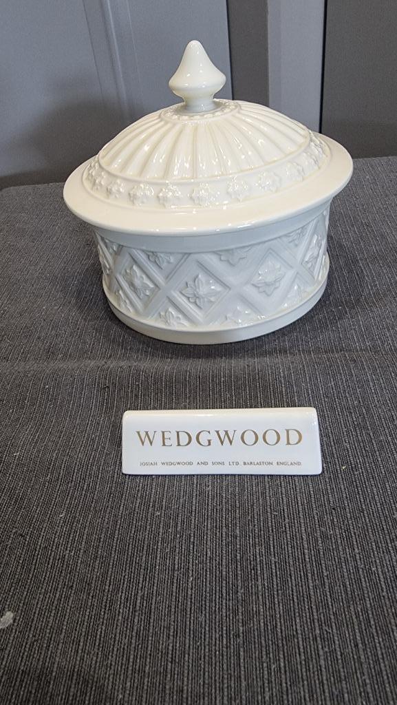 Wedgwood Bonbonniere Eturia Barlestone, Huis en Inrichting, Keuken | Servies, Zo goed als nieuw, Overige typen, Wedgwood, Aardewerk