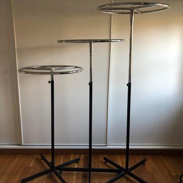 3 Kledingrekken in hoogte verstelbaar beschikbaar voor biedingen