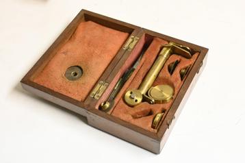 zak of reis microscoop houten kistje met toebehoren antiek  beschikbaar voor biedingen