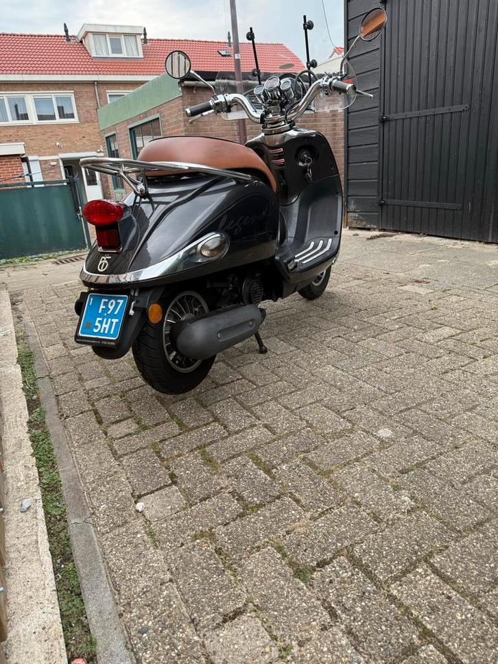 Zeer nette BTC / Znen Legend 2012, Fietsen en Brommers, Snorfietsen en Snorscooters, Zo goed als nieuw, Overige merken, Benzine