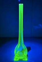 Annagroen uranium glazen solifleur vaasje., Antiek en Kunst, Ophalen of Verzenden