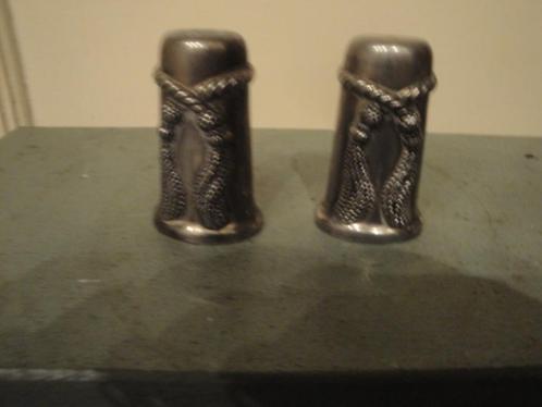 verzilverd peper en zoutstelletje bewerkt, Antiek en Kunst, Curiosa en Brocante, Ophalen of Verzenden