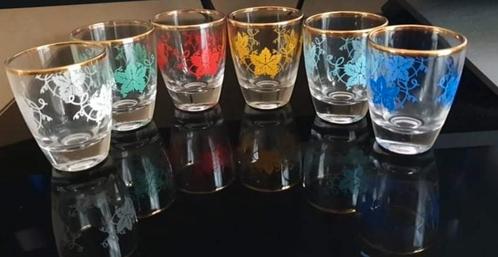 Zes Prachtige Gekleurde Kristallen Glazen., Antiek en Kunst, Antiek | Glas en Kristal, Ophalen of Verzenden