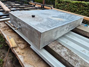 Aluminium watertank (+/-100L) beschikbaar voor biedingen