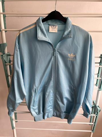 Adidas jas. Maat M. beschikbaar voor biedingen