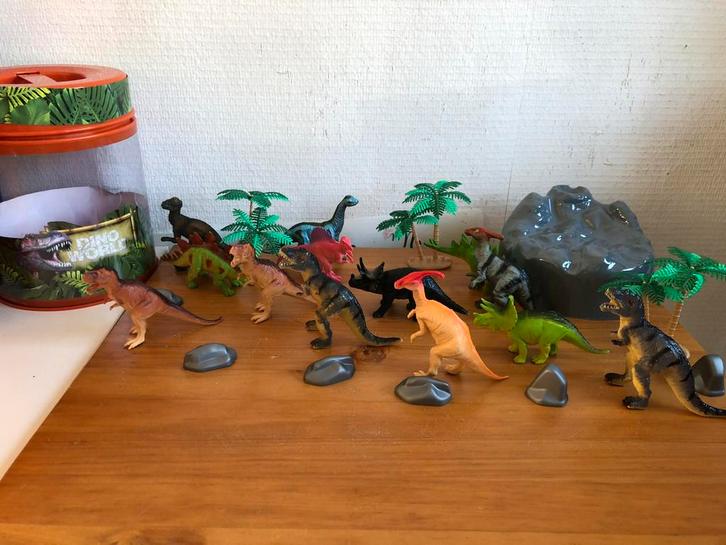 Dinosaurus Speelgoed Set - 13 Stuks + Decoratie, Kinderen en Baby's, Speelgoed | Actiefiguren, Zo goed als nieuw, Ophalen of Verzenden