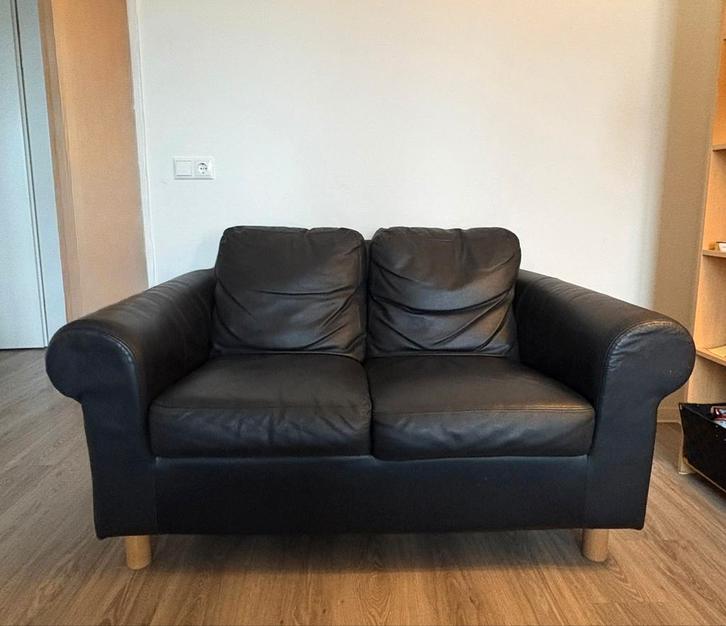 Leren bank in nette staat - 145x84x85 cm, Huis en Inrichting, Banken | Bankstellen, Gebruikt, Tweepersoons, 150 tot 200 cm, 75 tot 100 cm