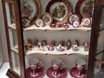 Mooi vitrine kastje met Franse limoges porselein 29 items, Huis en Inrichting, Kasten | Vitrinekasten, Ophalen