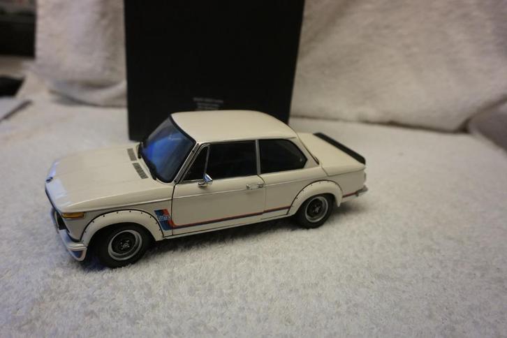BMW 2002 turbo wit 80430026610 Kyosho 1:18, Hobby en Vrije tijd, Modelauto's | 1:18, Gebruikt, Auto, Kyosho, Ophalen of Verzenden