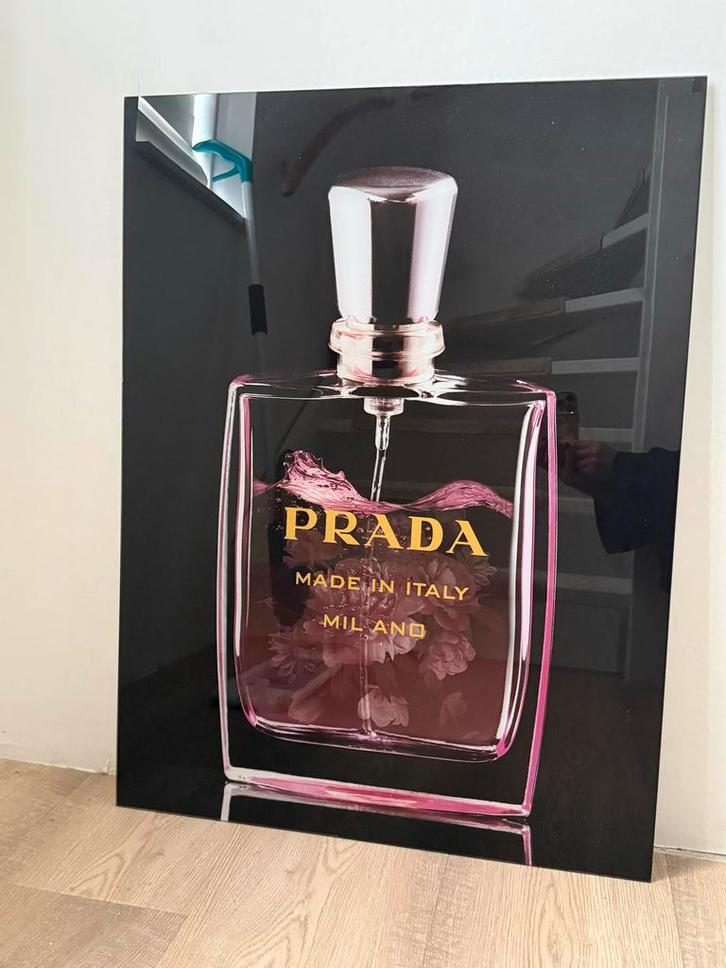 Prada Parfum Wanddecoratie - Zo Goed Als Nieuw!, Antiek en Kunst, Kunst | Overige Kunst, Ophalen