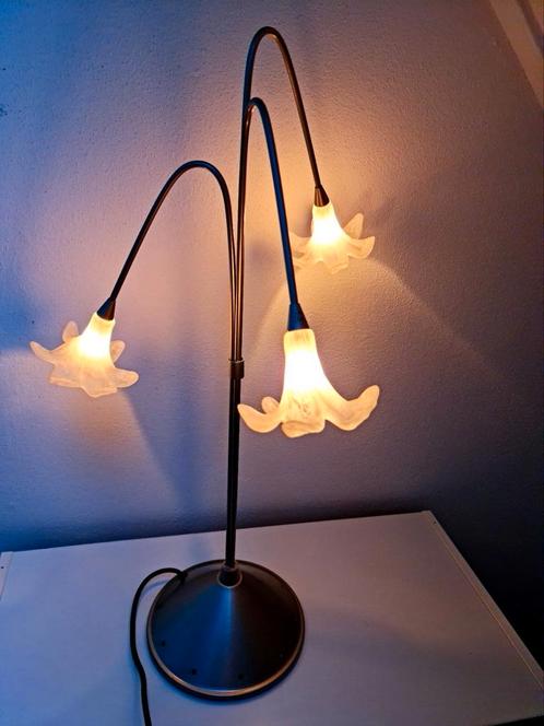 Glazen bloemen tafellamp sfeerlamp met dimmer uniek mooi, Huis en Inrichting, Lampen | Tafellampen, Zo goed als nieuw, 50 tot 75 cm