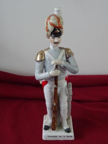 Porselein beeld Grenadier de la Garde leger Napoleon soldaat beschikbaar voor biedingen