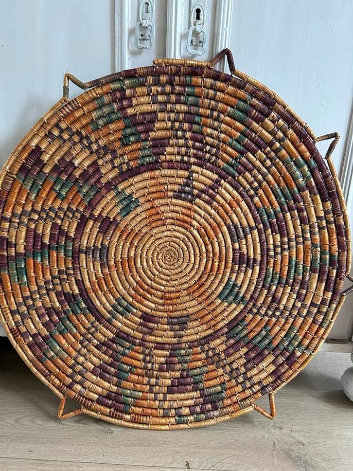 Gevlochten Wanddecoratie met gekleurd dessin, Antiek en Kunst, Antiek | Woonaccessoires, Ophalen
