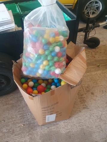 Ballenbak ballen - 1000 stuks ongeveer beschikbaar voor biedingen