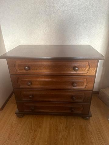 Houten Ladekast met 4 Laden beschikbaar voor biedingen