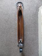 Kandelaar gemaakt van oude schietspoel. Voor aan de muur, Ophalen, Gebruikt, Kandelaar, Hout