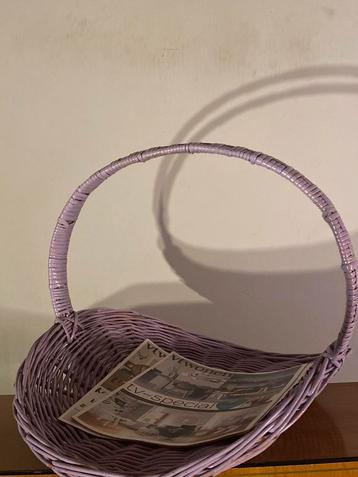 Prachtige Vintage Lectuurmand beschikbaar voor biedingen