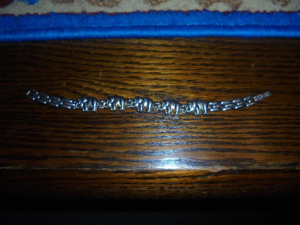 armband met olifantjes, Ophalen of Verzenden, Gebruikt, Zilver, Overige materialen