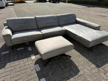 Hoekbank met XXL Longchair + poef - Zo Goed Als Nieuw beschikbaar voor biedingen