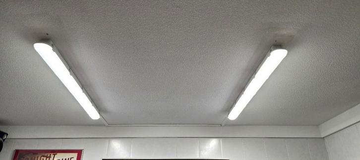 Twee TL-balken voor plafondmontage, Huis en Inrichting, Lampen | Plafondlampen, Zo goed als nieuw, Kunststof, Metaal, Ophalen