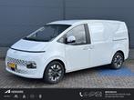 Hyundai Staria 1.6 T-GDI HEV / 225PK Hybride / LM Velgen / N, Auto's, Bestelauto's, Stof, 4 cilinders, Wit, Origineel Nederlands