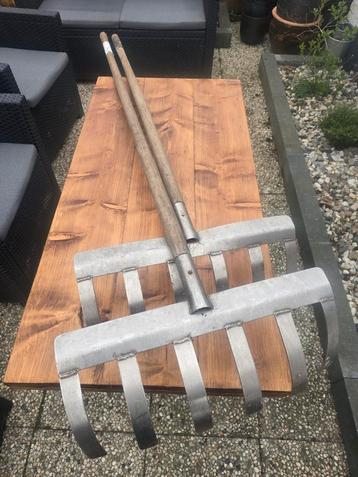 2 tuinharken beschikbaar voor biedingen