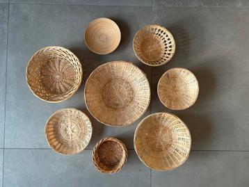 BOHO IBIZASTYLE set 8 rieten mandjes, leuk voor aan de muur! beschikbaar voor biedingen