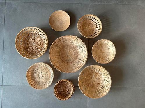 BOHO IBIZASTYLE set 8 rieten mandjes, leuk voor aan de muur!, Huis en Inrichting, Woonaccessoires | Schalen en Manden, Nieuw, Mand