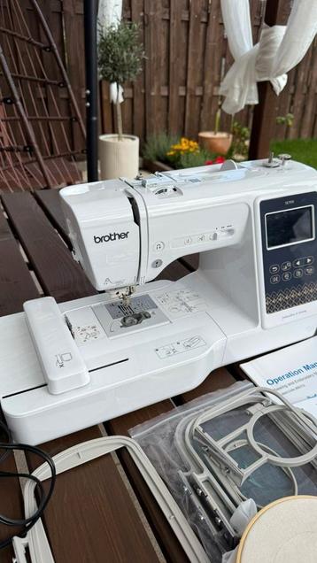 Embroidery/Naaimachine Brother SE700 met toebehoren beschikbaar voor biedingen