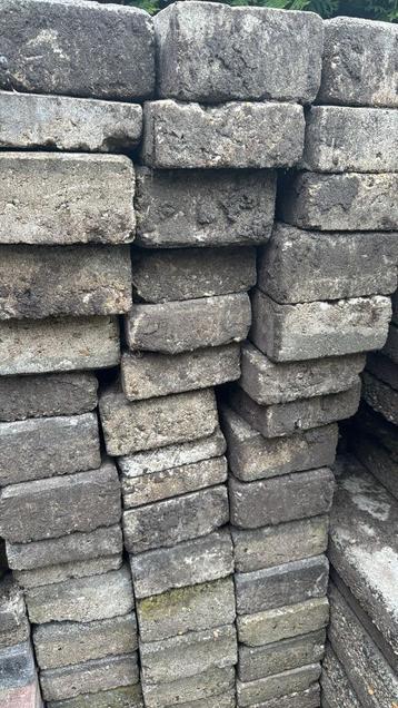 Betontegels 30x15 - 7,5 en 4,5 dik - 120+ stuks beschikbaar voor biedingen