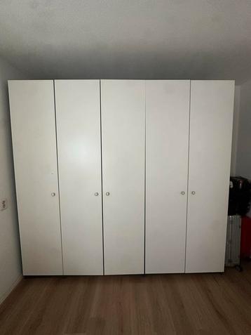 MOET NU WEG! Grote Pax kast (236x250cm) - Zwart/wit