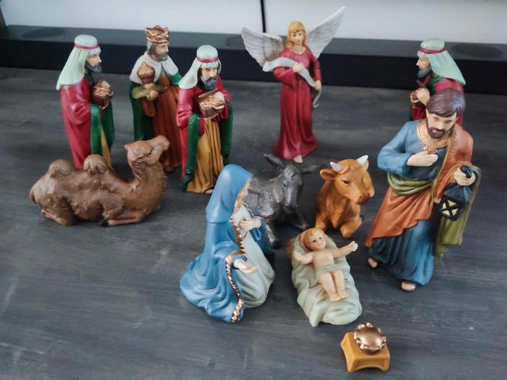Kerstgroep 12-delig kerst beeldjes steen 18 cm, Diversen, Kerst, Zo goed als nieuw, Ophalen of Verzenden