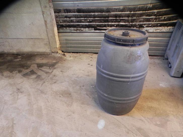 Regentonnen kunststof met schroefdeksel, Tuin en Terras, Regentonnen, Gebruikt, Kunststof, 150 liter of meer, Ophalen