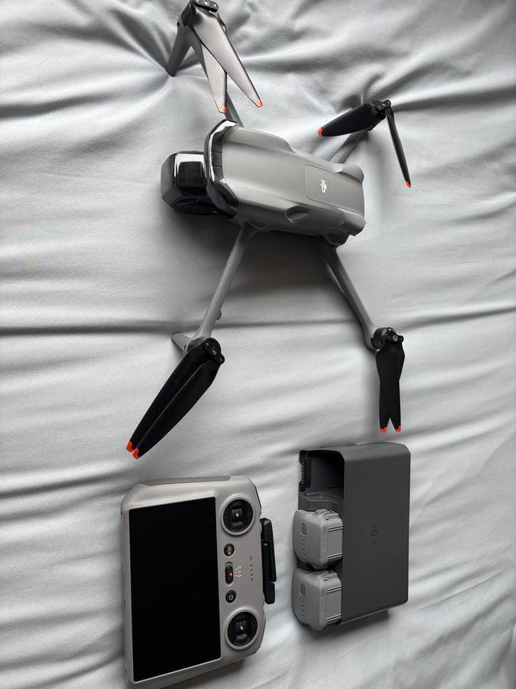 DJI Air 3 Fly More Combo, Audio, Tv en Foto, Drones, Zo goed als nieuw, Cameradrone, Topkwaliteit, DJI, 250 tot 900 gram, Meer dan 45 minuten