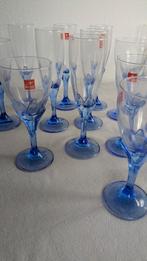 Glazen blauwe 'bloem' voet Bormioli Italiaanse wijn champagn, Ophalen of Verzenden, Zo goed als nieuw, Overige typen