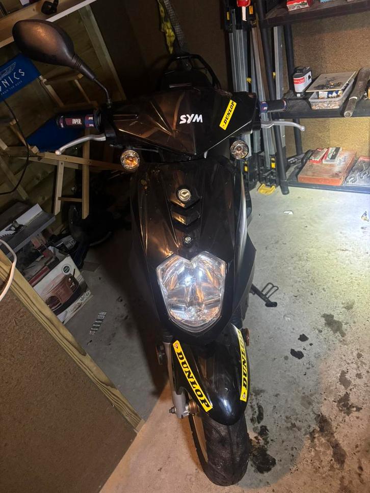 Nette sym scooter, Fietsen en Brommers, Scooters | SYM, Zo goed als nieuw, Overige modellen, Benzine, Ophalen