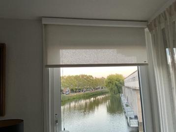 Te koop drie luxaflex rolgordijnen in cassette  35  per stuk beschikbaar voor biedingen