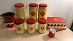 Brocante Rood emaille keuken artikelen, Huis en Inrichting, Keuken | Tupperware, Ophalen, Zo goed als nieuw, Rood, Overige typen